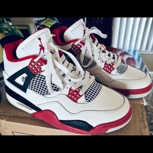 Mens Jordan 4’s Fire